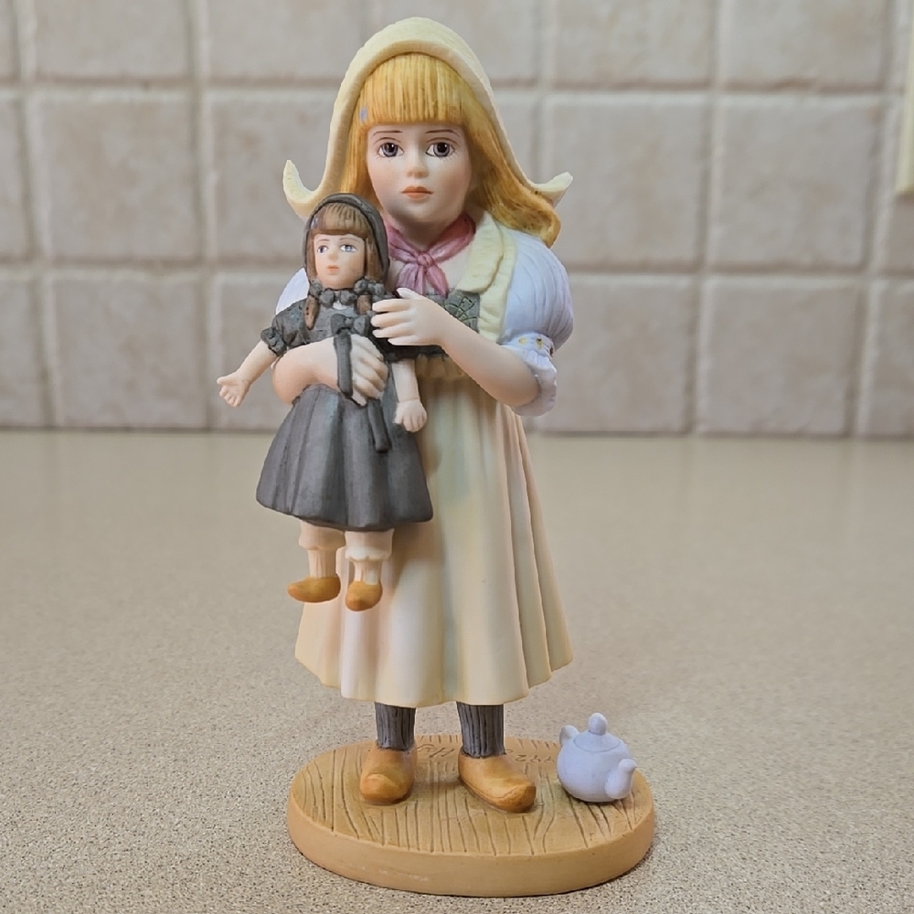 Jan Hagara "DeeDee" Porcelain Figurine LE & Signed